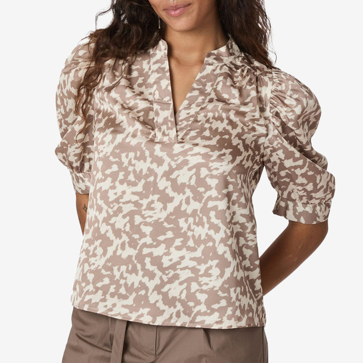 Roella Graphic Fade Blouse