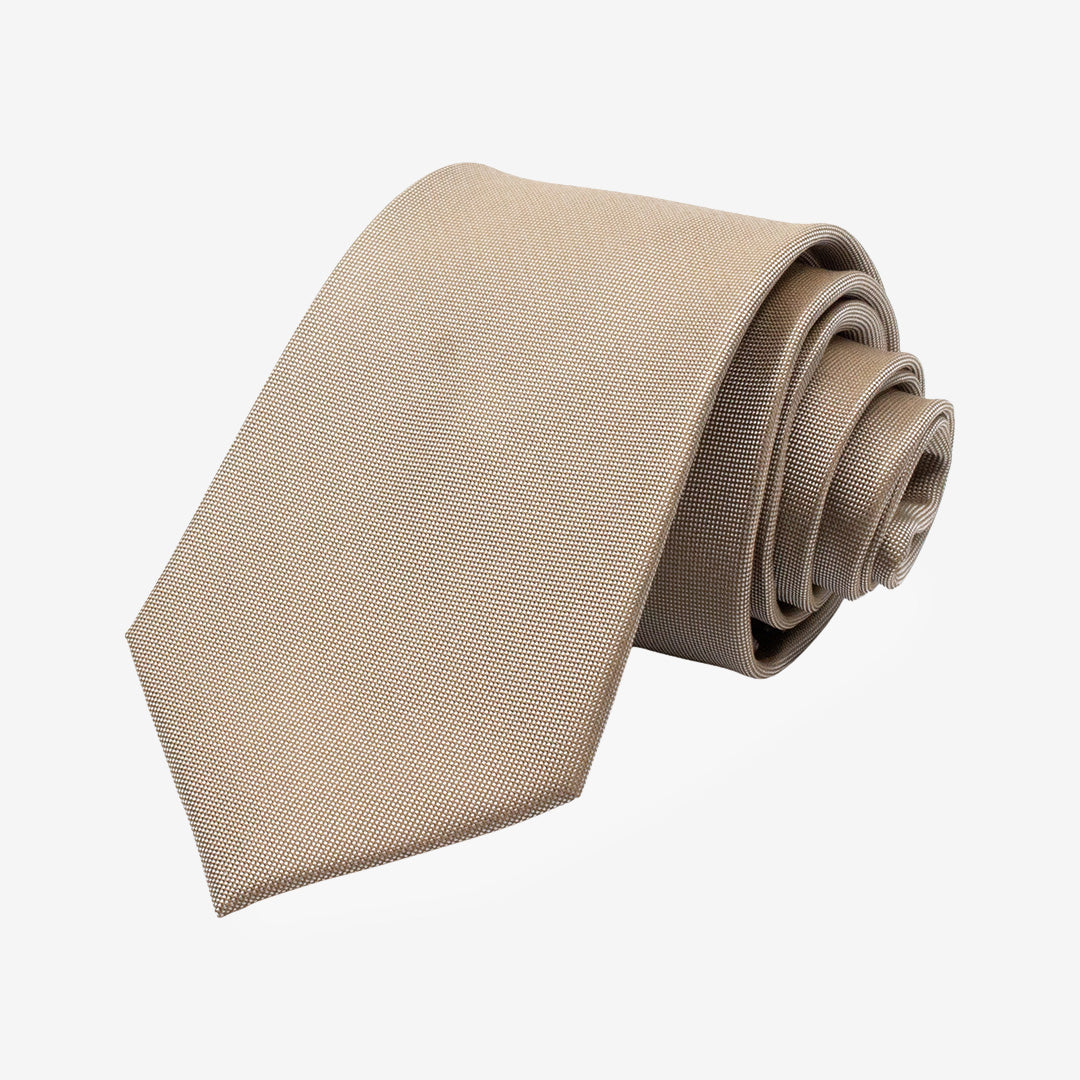 Sandfärgad slips från 7East i 100% siden modell T446 7,5 cm bred handsydd