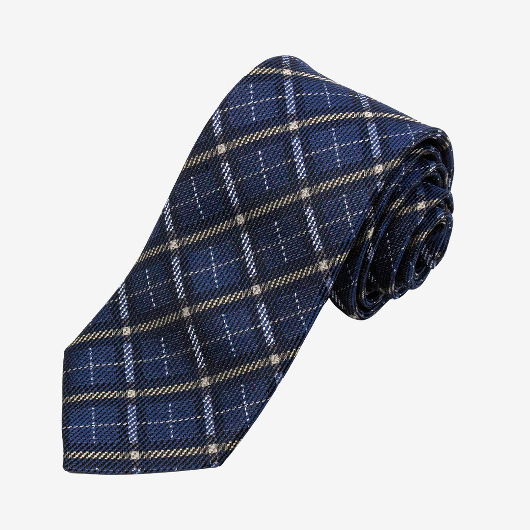 Seven East Vojens Tie slips i Blue med stilren och tidlös design i 100% siden, 7,5 cm bred.