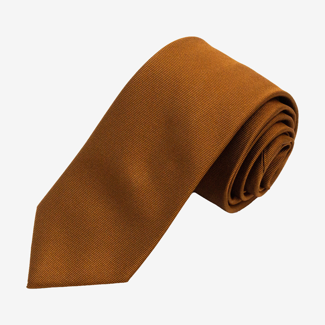 Seven East Sommersted Tie slips i Rust med stilren och tidlös design i 100% siden, 7,5 cm bred.