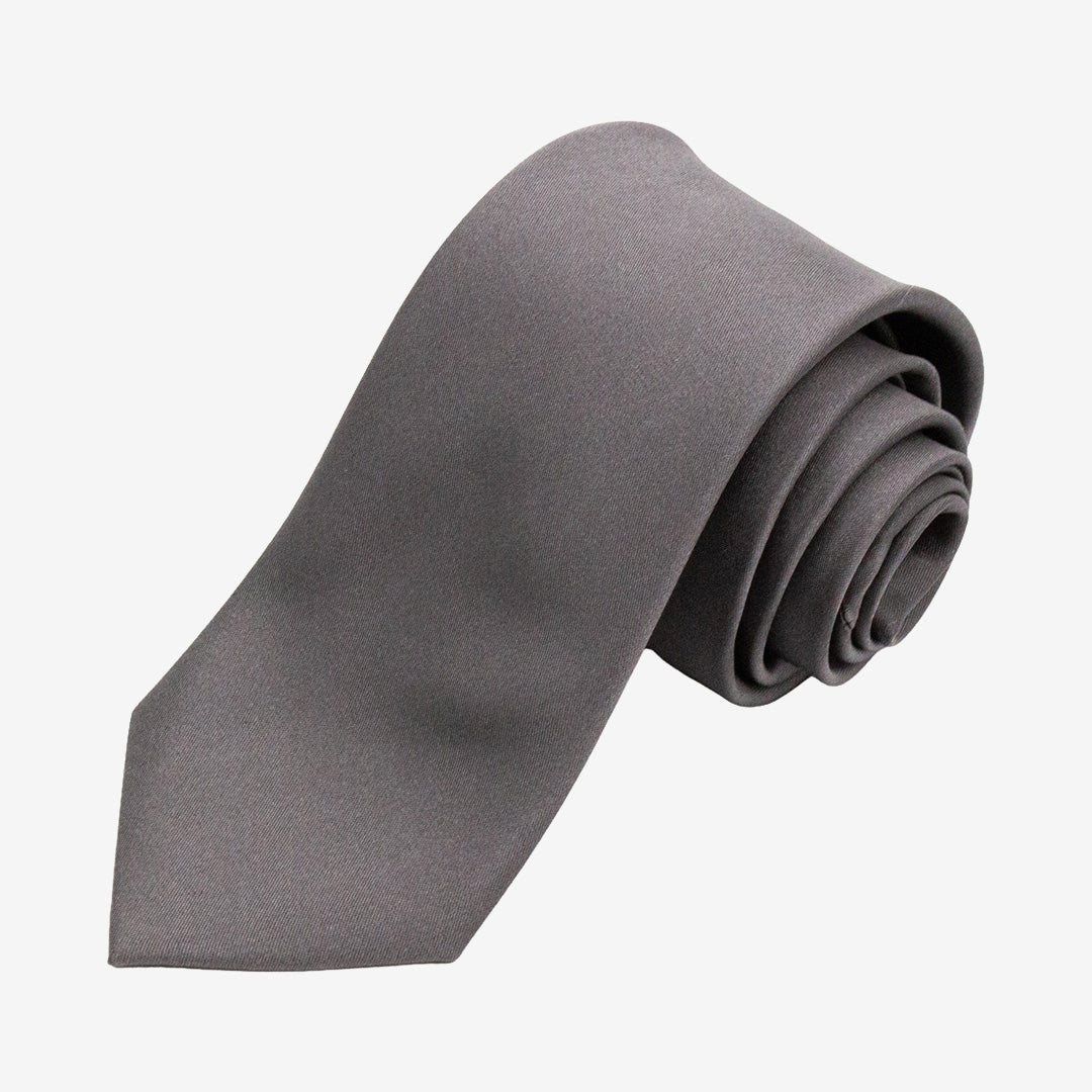 Seven East Hejls Tie slips i Grey med stilren och tidlös design i 100% siden, 7,5 cm bred.