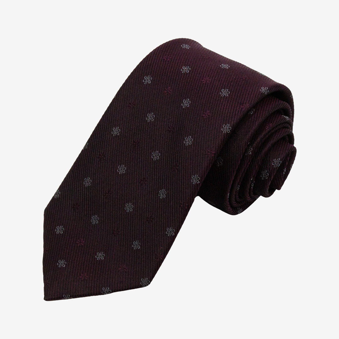 Seven East Stepping Tie slips i Brown med stilren och tidlös design i 100% siden, 7,5 cm bred.