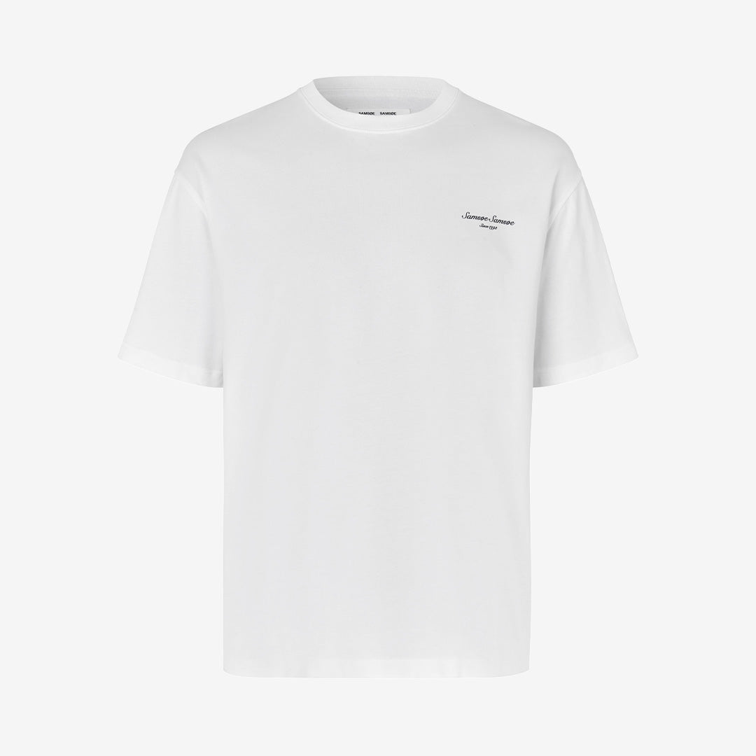 Samsøe Samsøe Sauni T-shirt för herr i White Building med avslappnad passform och grafiskt tryck.