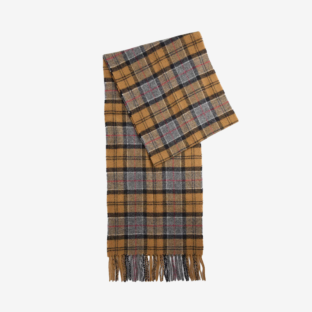 Barbour Tartan Lambswool Scarf i DK Dress Tartan med klassiskt Barbour-tartanmönster i mjuk lammull.