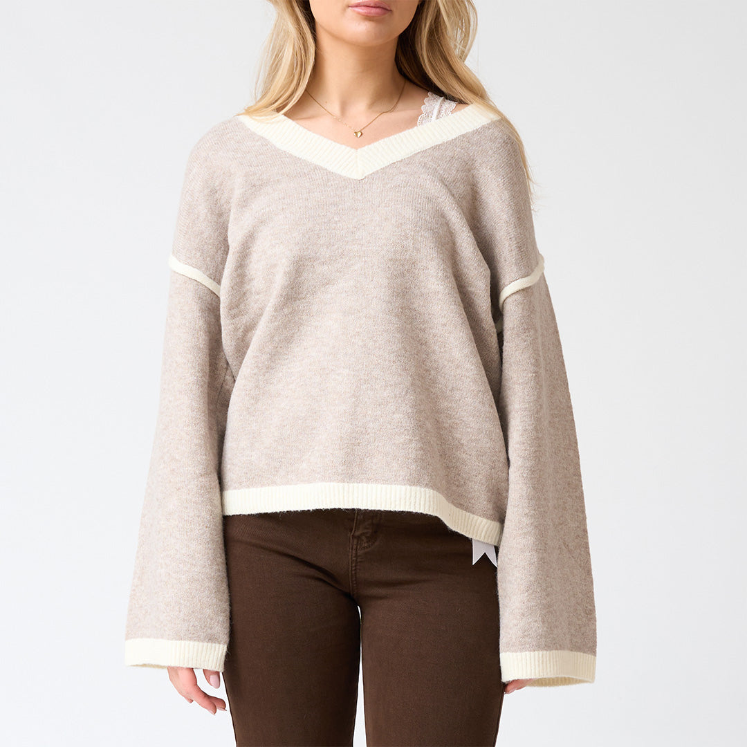 Taupe stickad tröja W2518 i mjuk och stretchig materialblandning