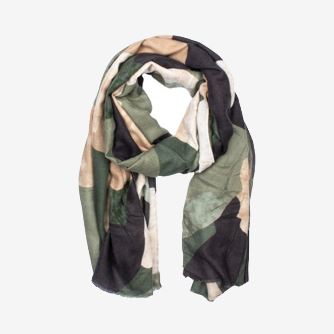 Grön mönstrad sjal i 100% polyester från Rio Tinto, tunn och stilfull accessoar