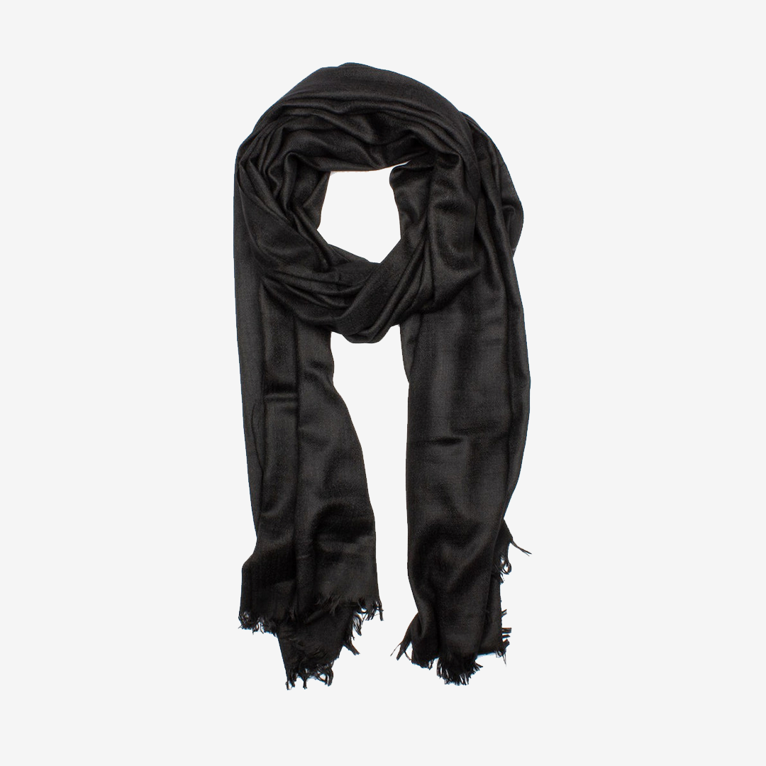 Svart vävd sjal från 7East i 100% modal modell Y4104 storlek 200x90 cm